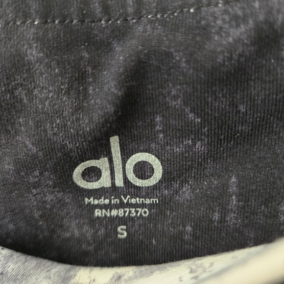 Black and White Tie-Dye Leggings - Picture 3 of 7